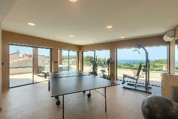 5-Bedroom Villa in Prematura for 10 Guests