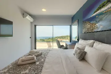 5-Bedroom Villa in Prematura for 10 Guests