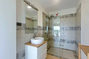 5-Bedroom Villa in Prematura for 10 Guests