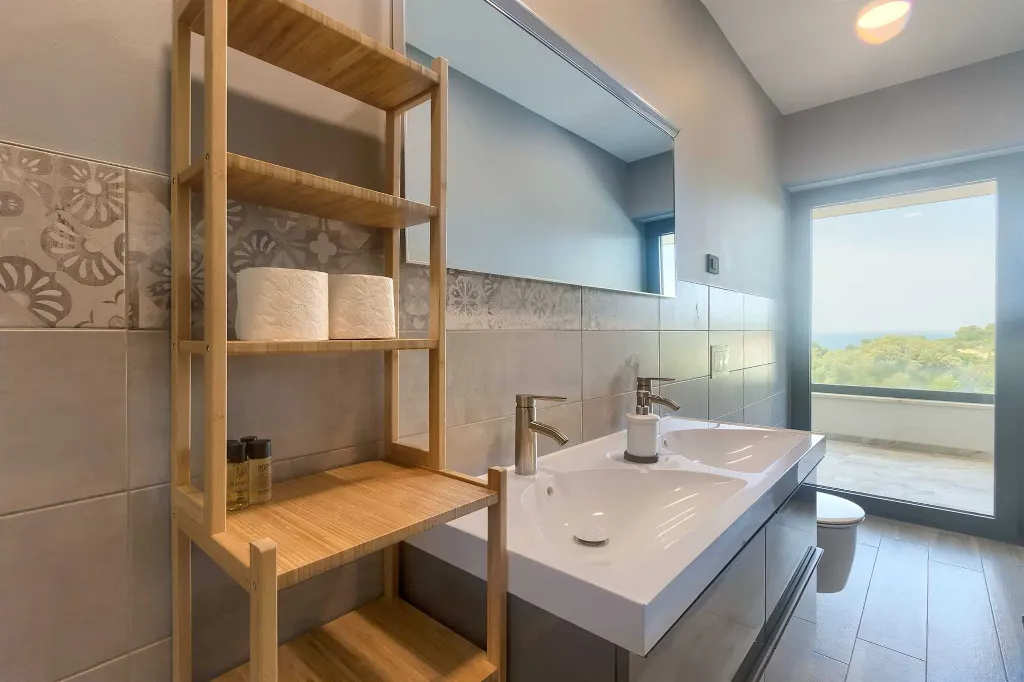 5-Bedroom Villa in Prematura for 10 Guests