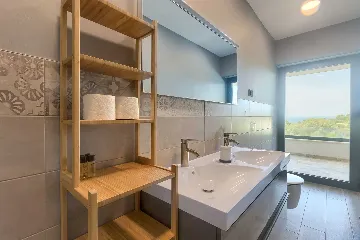 5-Bedroom Villa in Prematura for 10 Guests