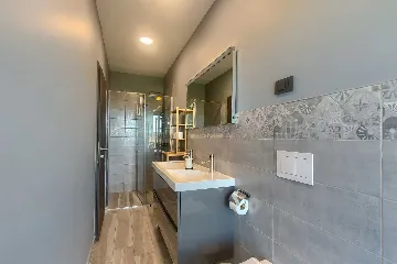 5-Bedroom Villa in Prematura for 10 Guests