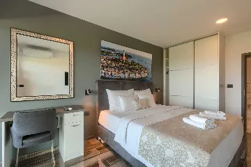 5-Bedroom Villa in Prematura for 10 Guests