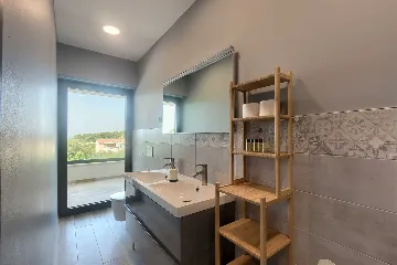 5-Bedroom Villa in Prematura for 10 Guests