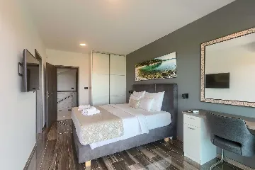 5-Bedroom Villa in Prematura for 10 Guests