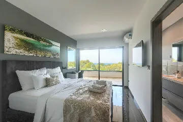 5-Bedroom Villa in Prematura for 10 Guests
