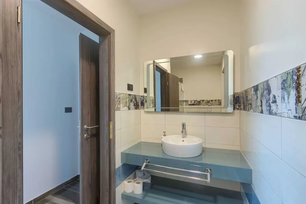 5-Bedroom Villa in Prematura for 10 Guests