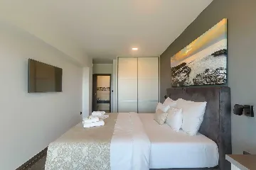 5-Bedroom Villa in Prematura for 10 Guests