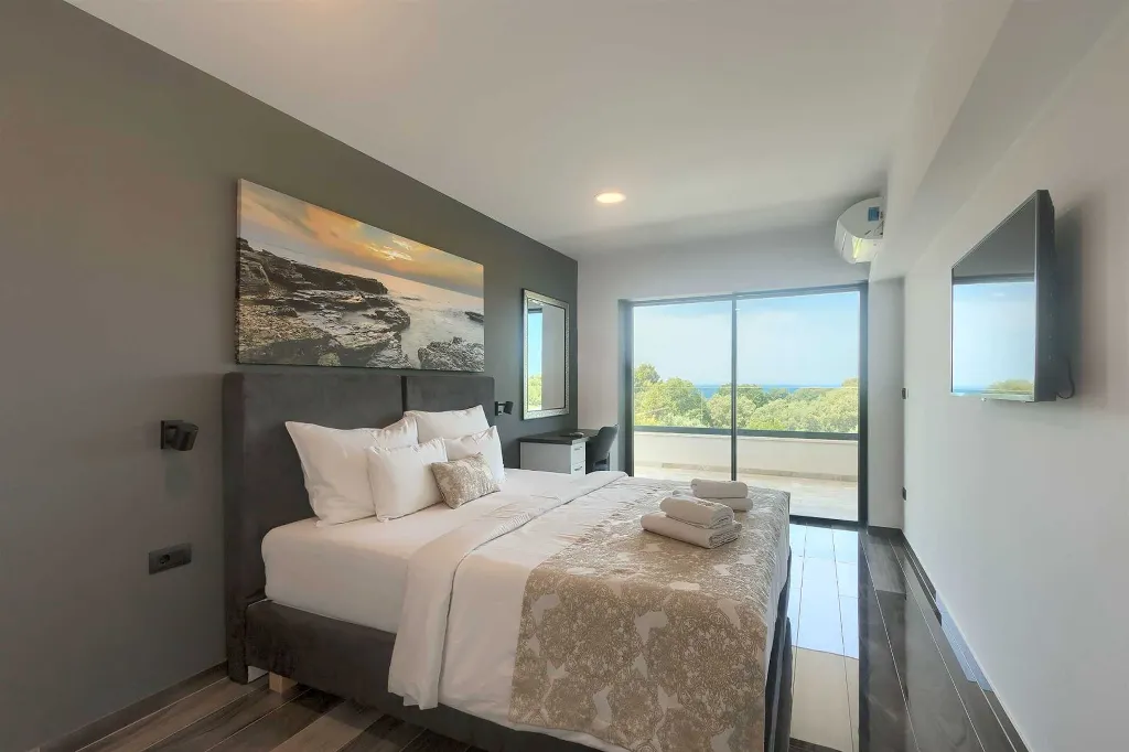 5-Bedroom Villa in Prematura for 10 Guests