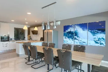 5-Bedroom Villa in Prematura for 10 Guests