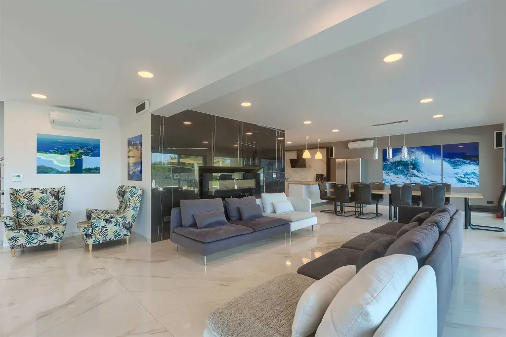 5-Bedroom Villa in Prematura for 10 Guests