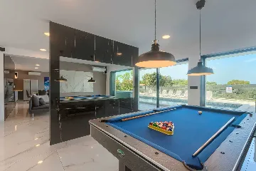 5-Bedroom Villa in Prematura for 10 Guests