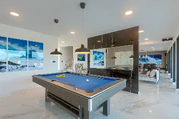 5-Bedroom Villa in Prematura for 10 Guests