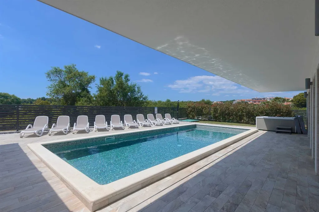 5-Bedroom Villa with Pool and Indoor Wellness in Premantura