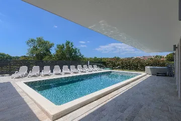 5-Bedroom Villa with Pool and Indoor Wellness in Premantura