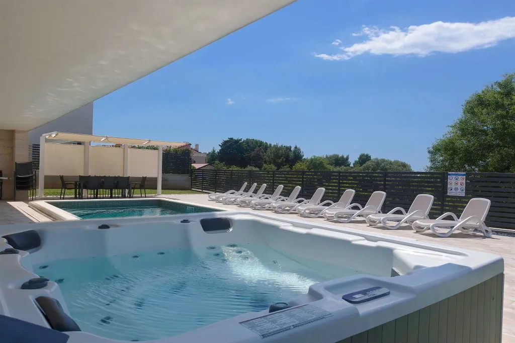 5-Bedroom Villa with Pool and Indoor Wellness in Premantura