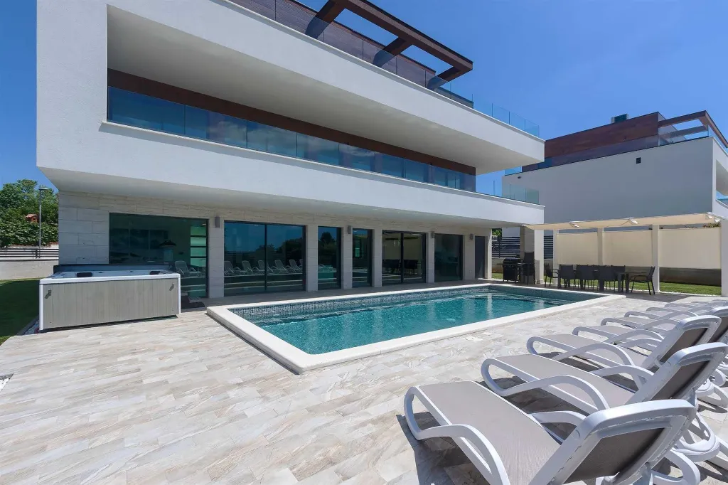 5-Bedroom Villa with Pool and Indoor Wellness in Premantura