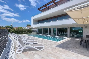 5-Bedroom Villa with Pool and Indoor Wellness in Premantura