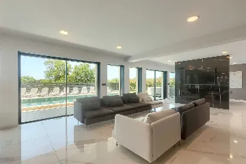 5-Bedroom Villa with Pool and Indoor Wellness in Premantura