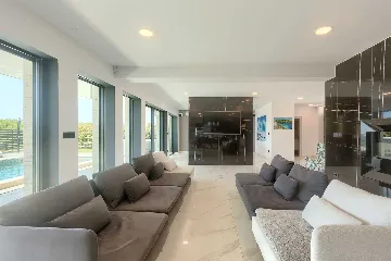 5-Bedroom Villa with Pool and Indoor Wellness in Premantura