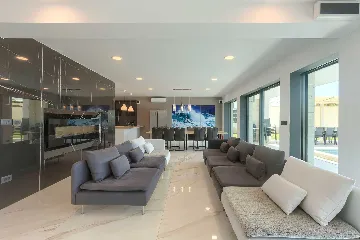 5-Bedroom Villa with Pool and Indoor Wellness in Premantura