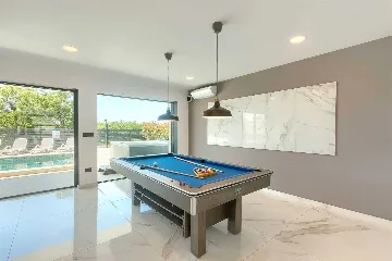 5-Bedroom Villa with Pool and Indoor Wellness in Premantura