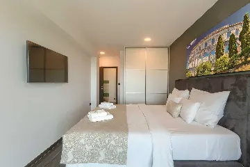 5-Bedroom Villa with Pool and Indoor Wellness in Premantura