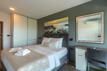 5-Bedroom Villa with Pool and Indoor Wellness in Premantura