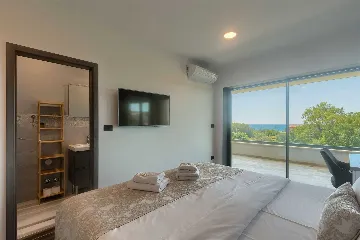 5-Bedroom Villa with Pool and Indoor Wellness in Premantura