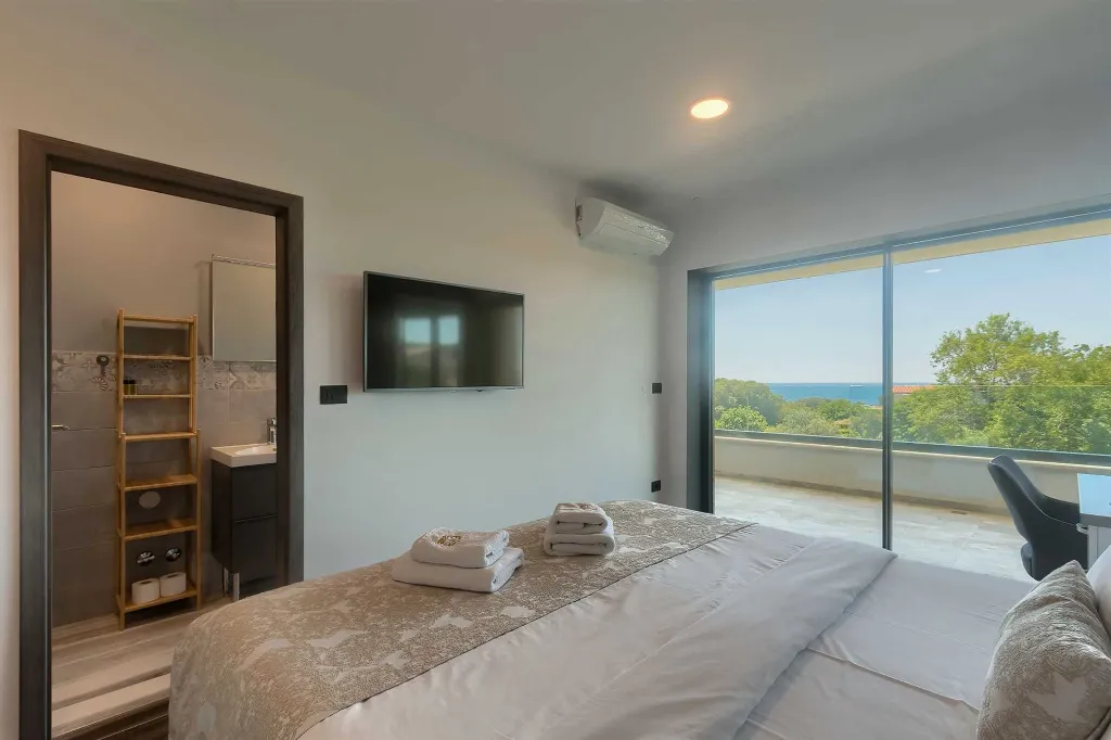 5-Bedroom Villa with Pool and Indoor Wellness in Premantura