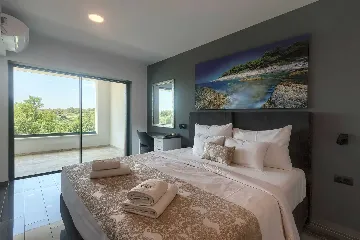 5-Bedroom Villa with Pool and Indoor Wellness in Premantura