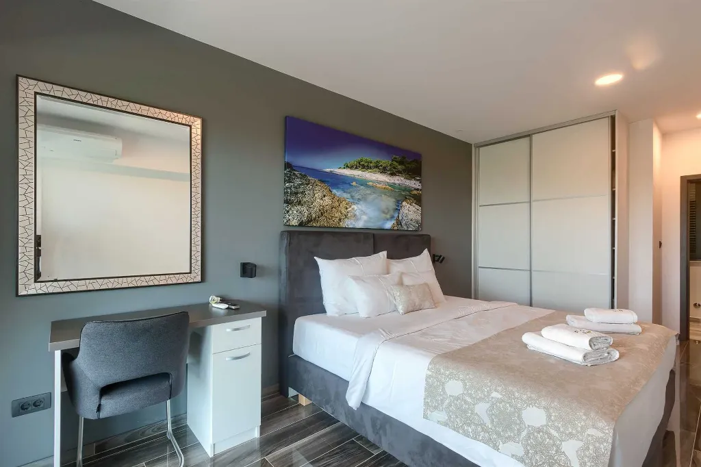 5-Bedroom Villa with Pool and Indoor Wellness in Premantura