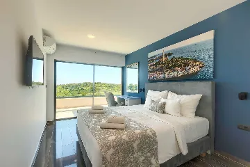 5-Bedroom Villa with Pool and Indoor Wellness in Premantura