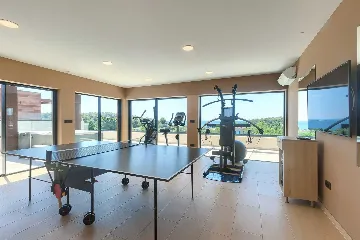 5-Bedroom Villa with Pool and Indoor Wellness in Premantura