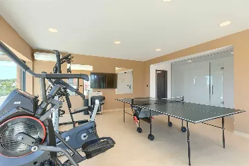 5-Bedroom Villa with Pool and Indoor Wellness in Premantura