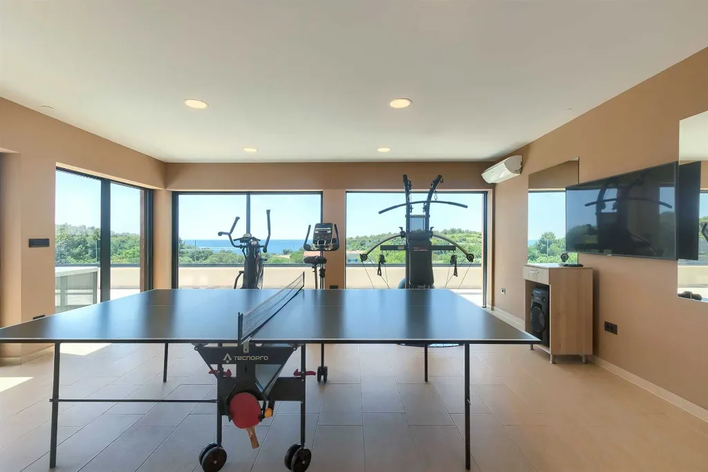 5-Bedroom Villa with Pool and Indoor Wellness in Premantura