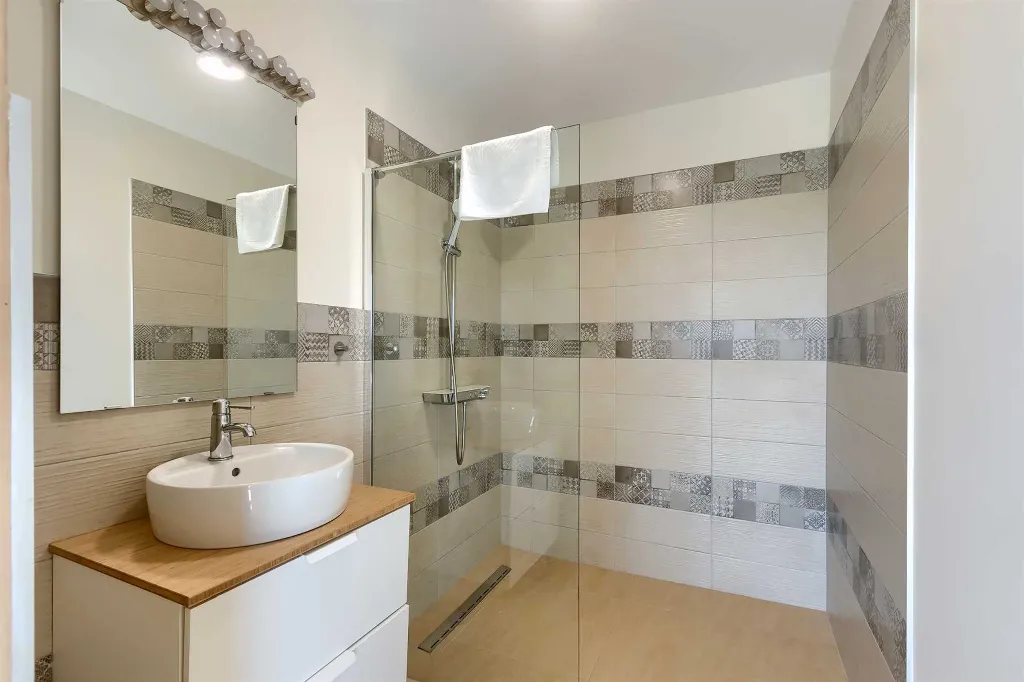 5-Bedroom Villa with Pool and Indoor Wellness in Premantura