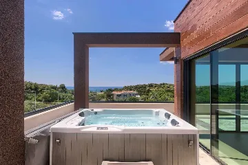 5-Bedroom Villa with Pool and Indoor Wellness in Premantura