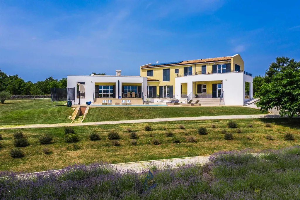 Modern 5-Bedroom Villa in Filipana for Up to 11