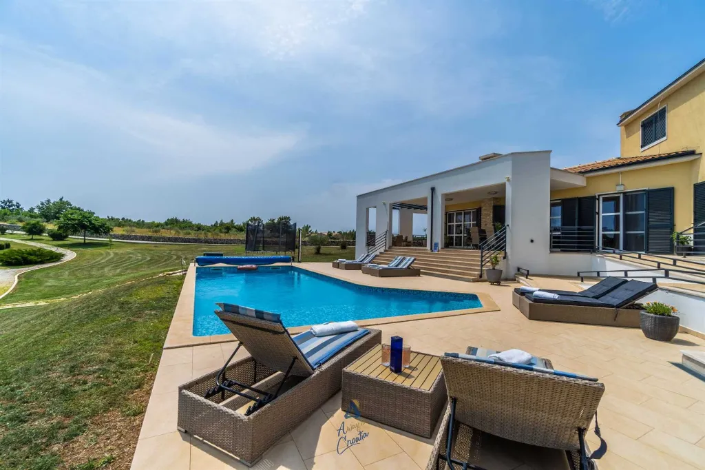 Modern 5-Bedroom Villa in Filipana for Up to 11