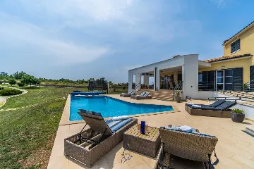 Modern 5-Bedroom Villa in Filipana for Up to 11