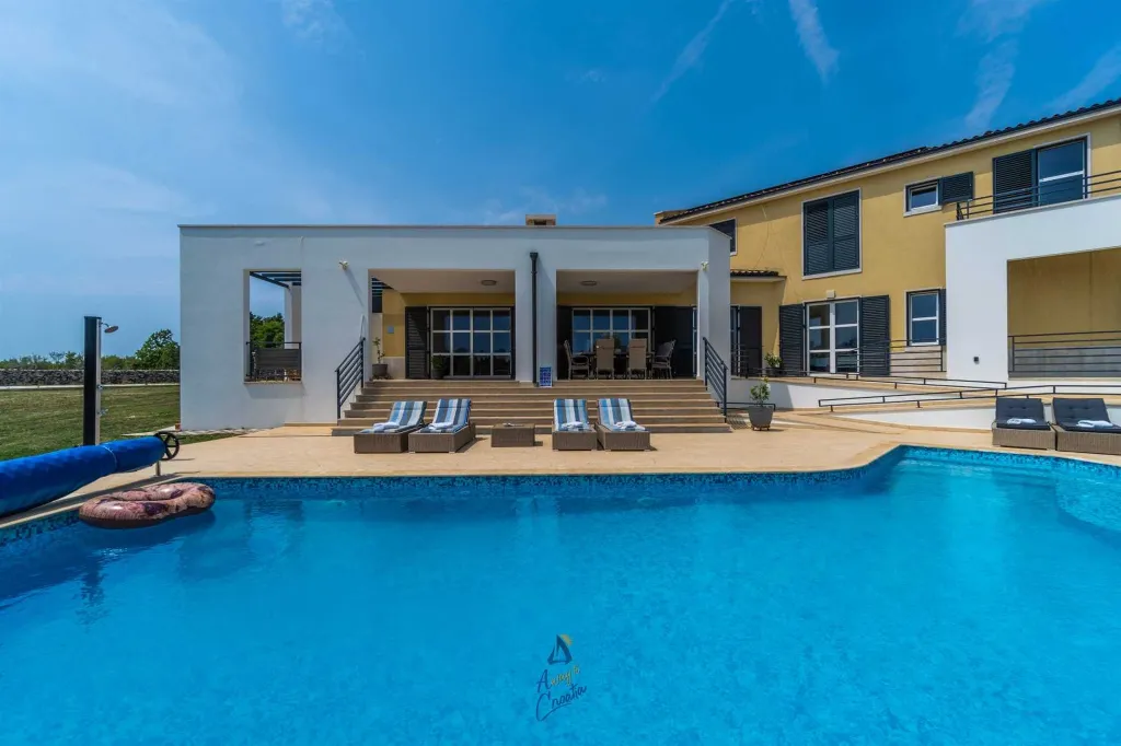 Modern 5-Bedroom Villa in Filipana for Up to 11