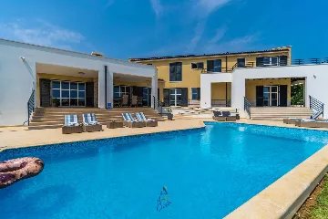 Modern 5-Bedroom Villa in Filipana for Up to 11