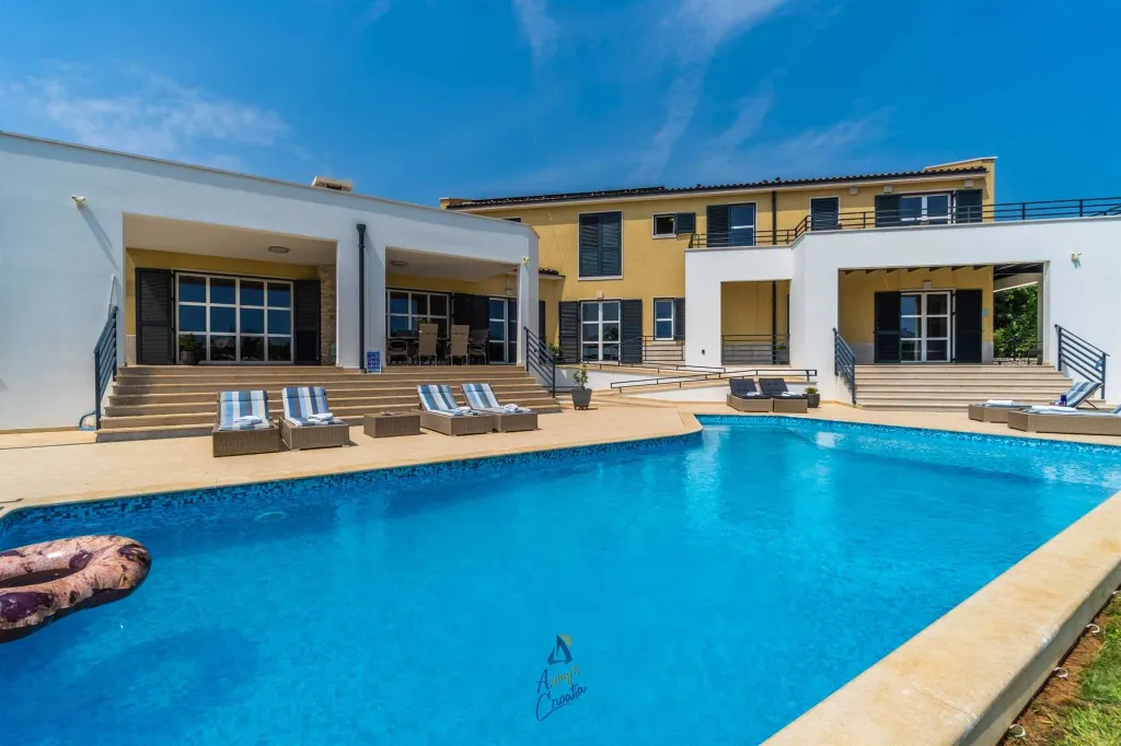 Modern 5-Bedroom Villa in Filipana for Up to 11
