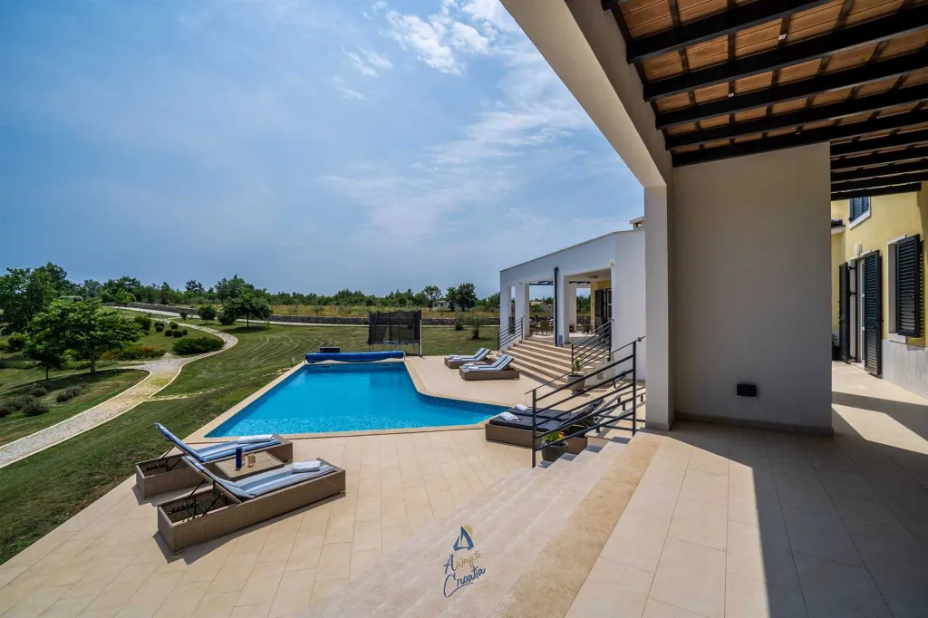 Modern 5-Bedroom Villa in Filipana for Up to 11