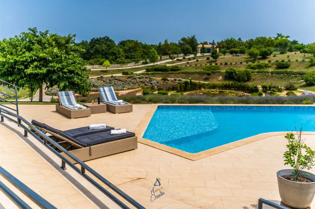 Modern 5-Bedroom Villa in Filipana for Up to 11