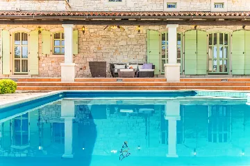 4-Bedroom Villa in Višnjan with Pool and Sauna