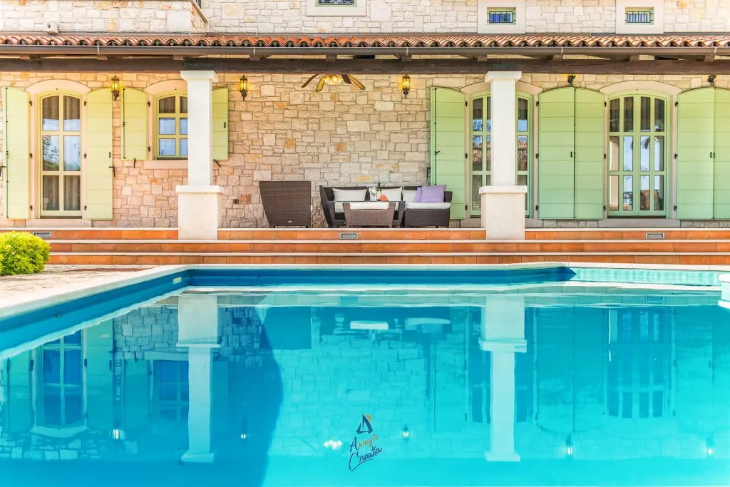 4-Bedroom Villa in Višnjan with Pool and Sauna