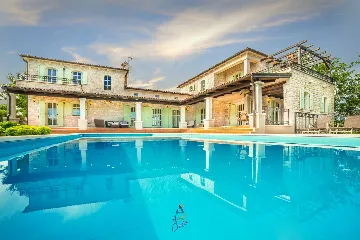 4-Bedroom Villa in Višnjan with Pool and Sauna
