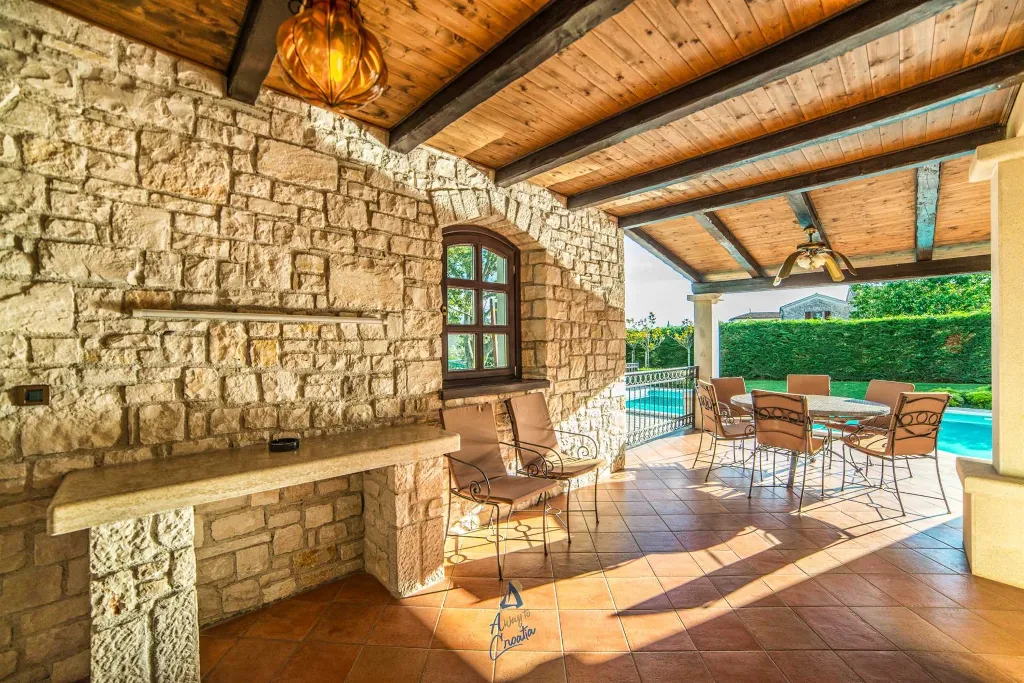 4-Bedroom Villa in Višnjan with Pool and Sauna